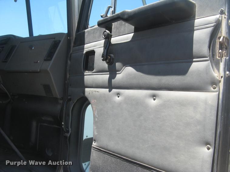 image for item L2340 2001 Peterbilt 330 asphalt distribution truck