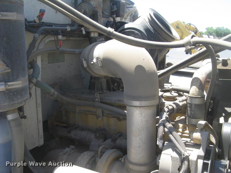 image for item L2340 2001 Peterbilt 330 asphalt distribution truck