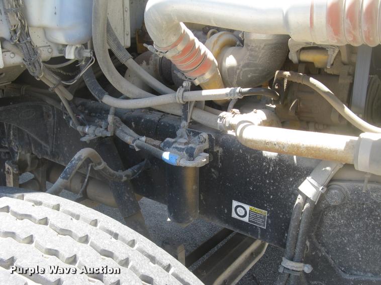 image for item L2340 2001 Peterbilt 330 asphalt distribution truck