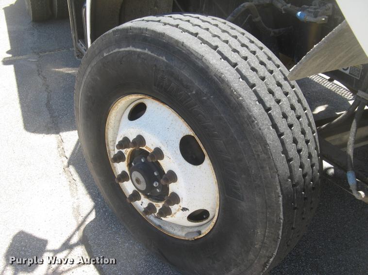 image for item L2340 2001 Peterbilt 330 asphalt distribution truck