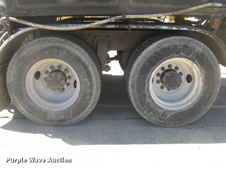 image for item L2340 2001 Peterbilt 330 asphalt distribution truck