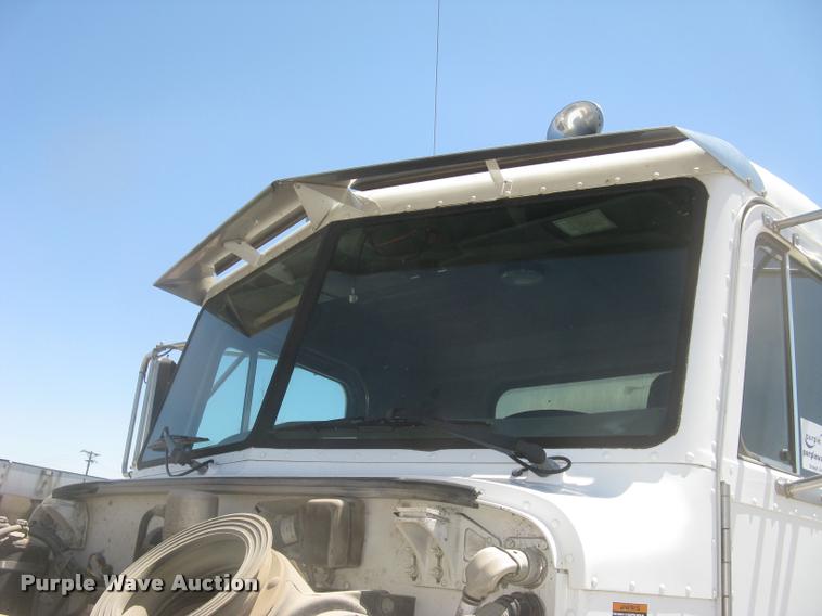 image for item L2340 2001 Peterbilt 330 asphalt distribution truck