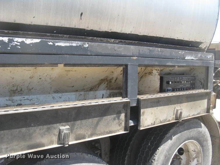 image for item L2340 2001 Peterbilt 330 asphalt distribution truck