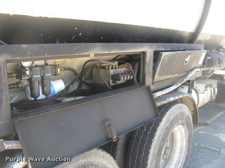 image for item L2340 2001 Peterbilt 330 asphalt distribution truck