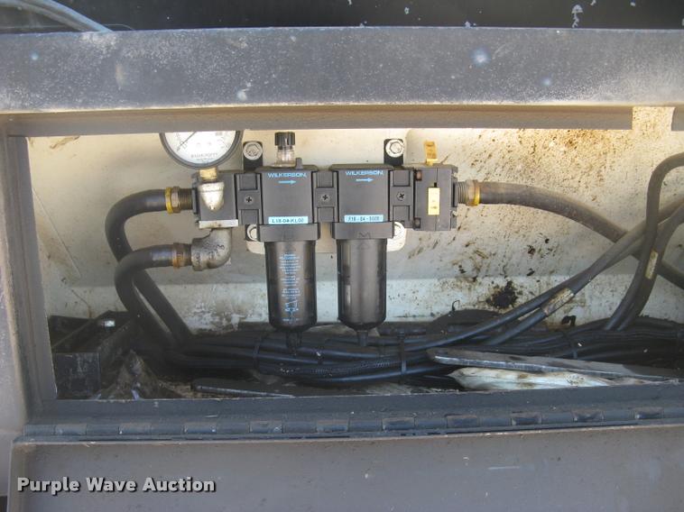 image for item L2340 2001 Peterbilt 330 asphalt distribution truck