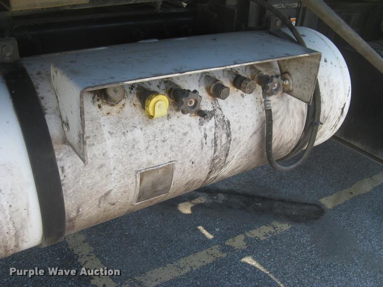 image for item L2340 2001 Peterbilt 330 asphalt distribution truck