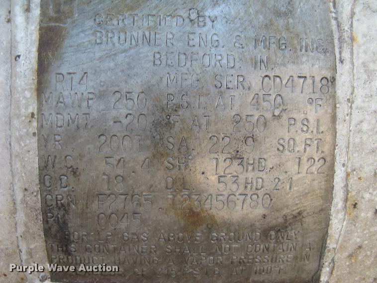 image for item L2340 2001 Peterbilt 330 asphalt distribution truck