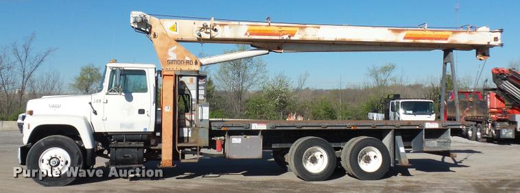 image for item L4700 1993 Ford LT8000 crane truck