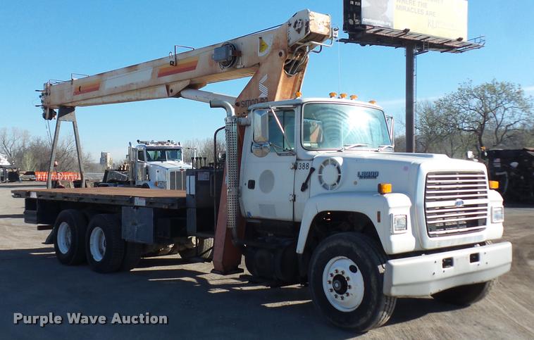 image for item L4700 1993 Ford LT8000 crane truck