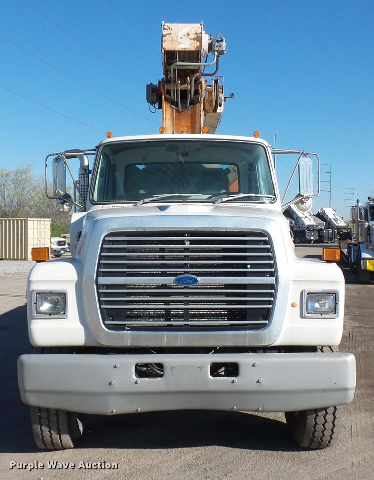 image for item L4700 1993 Ford LT8000 crane truck