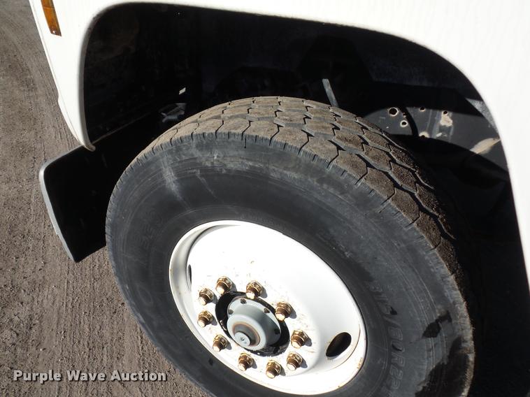 image for item L4700 1993 Ford LT8000 crane truck