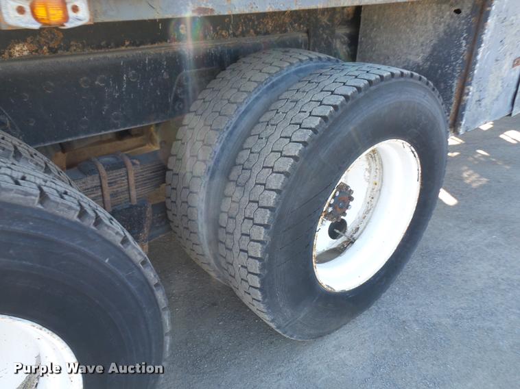 image for item L4700 1993 Ford LT8000 crane truck