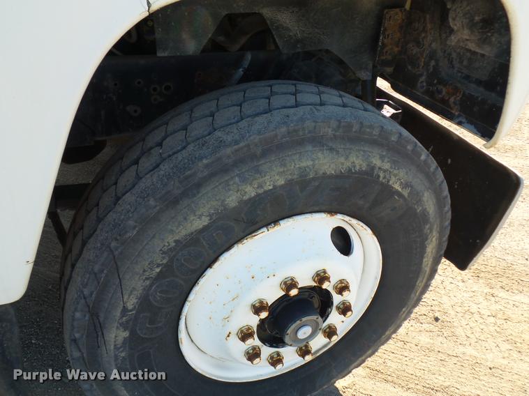 image for item L4700 1993 Ford LT8000 crane truck