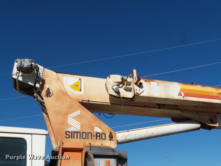 image for item L4700 1993 Ford LT8000 crane truck