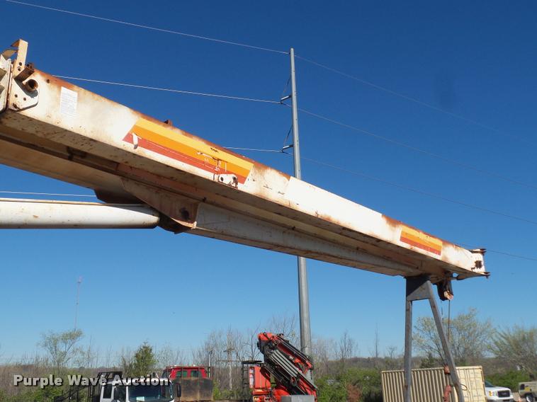 image for item L4700 1993 Ford LT8000 crane truck