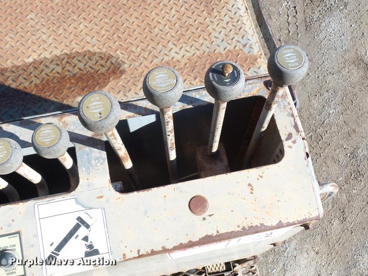 image for item L4700 1993 Ford LT8000 crane truck