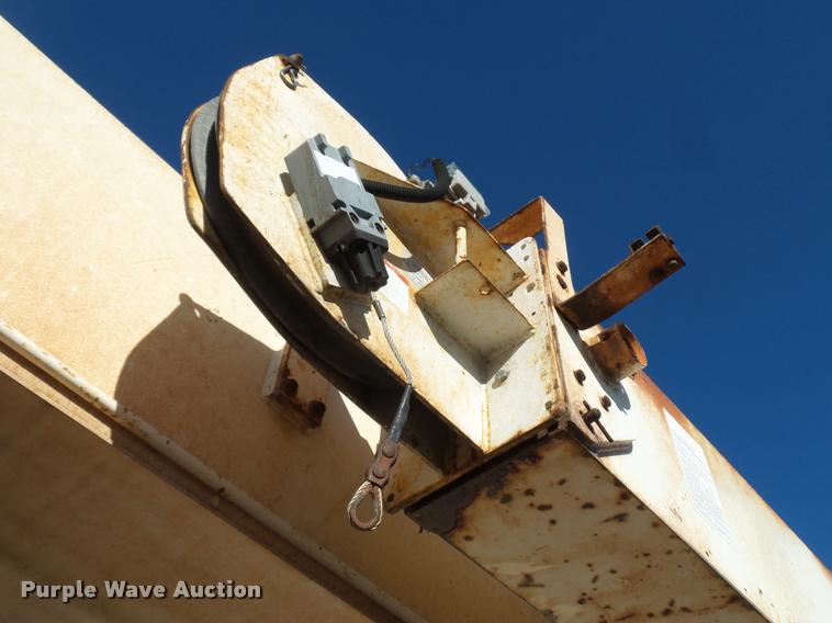 image for item L4700 1993 Ford LT8000 crane truck