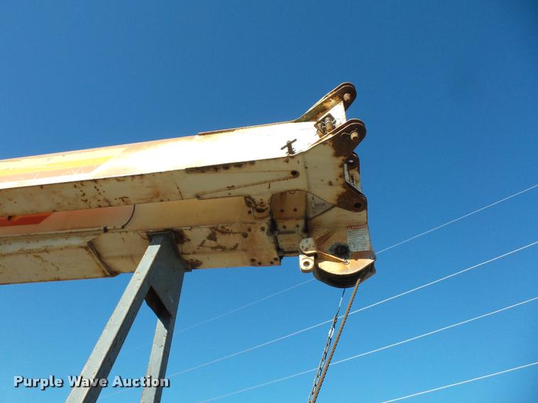 image for item L4700 1993 Ford LT8000 crane truck