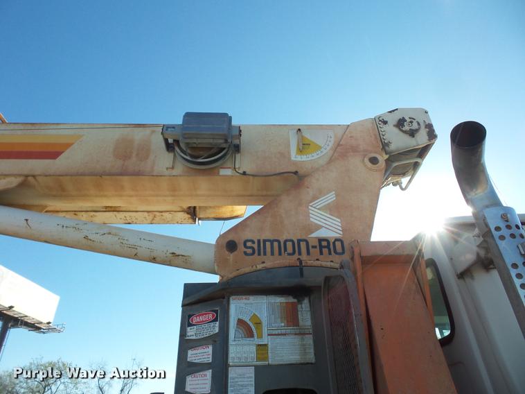 image for item L4700 1993 Ford LT8000 crane truck