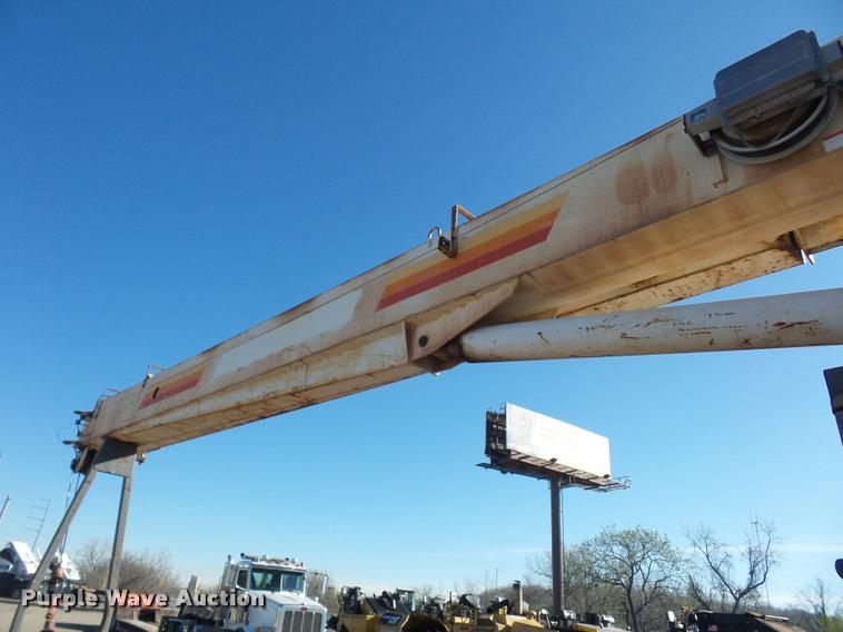 image for item L4700 1993 Ford LT8000 crane truck