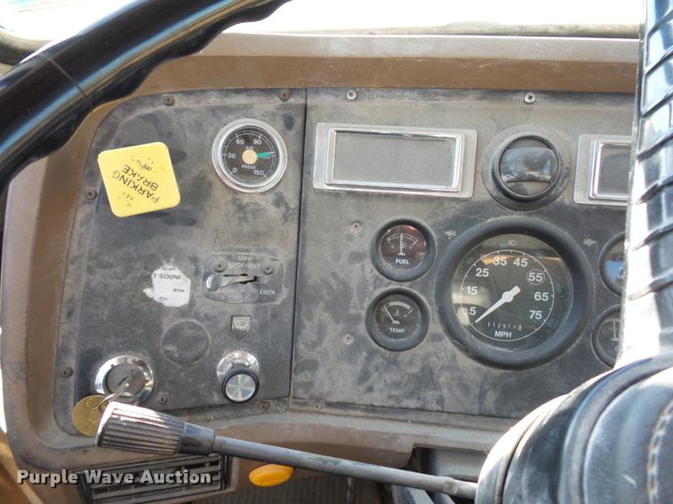 image for item L4700 1993 Ford LT8000 crane truck