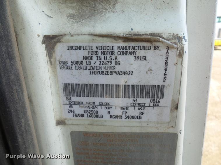 image for item L4700 1993 Ford LT8000 crane truck