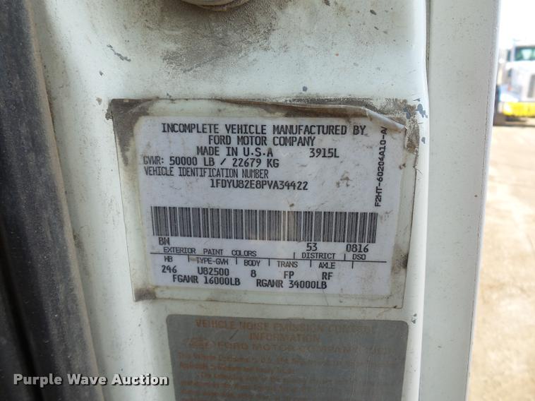 image for item L4700 1993 Ford LT8000 crane truck