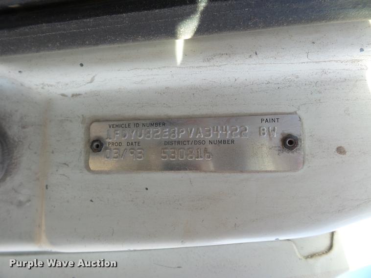 image for item L4700 1993 Ford LT8000 crane truck