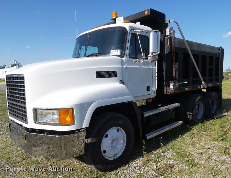 image for item L5598 1999 Mack CH612 dump truck