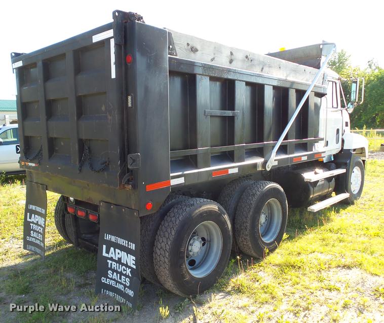 image for item L5598 1999 Mack CH612 dump truck