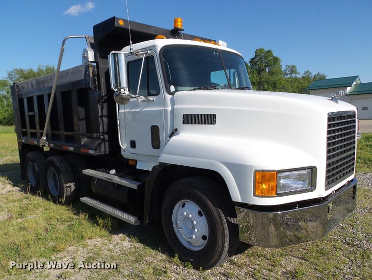 image for item L5598 1999 Mack CH612 dump truck