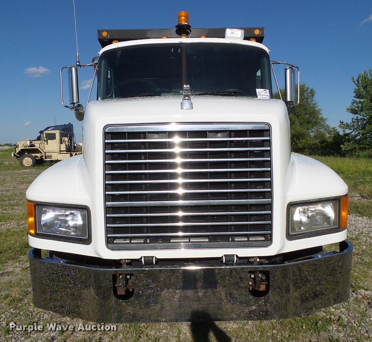 image for item L5598 1999 Mack CH612 dump truck
