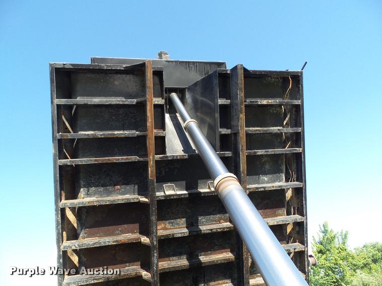 image for item L5598 1999 Mack CH612 dump truck