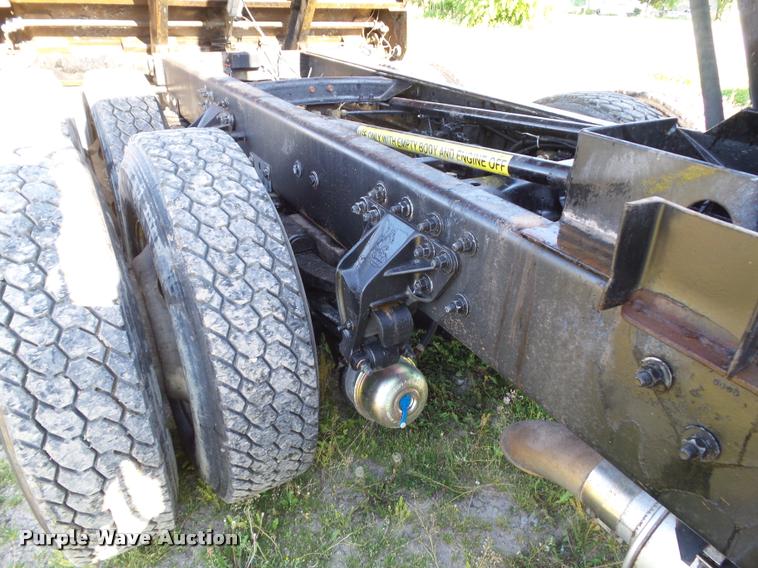 image for item L5598 1999 Mack CH612 dump truck