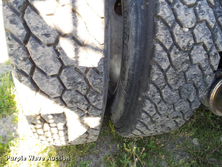 image for item L5598 1999 Mack CH612 dump truck