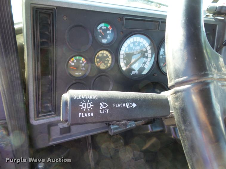 image for item L5598 1999 Mack CH612 dump truck