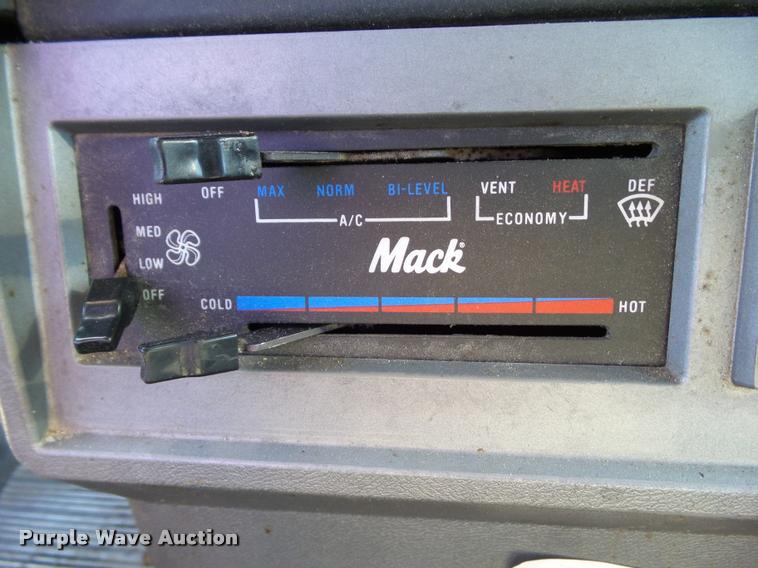 image for item L5598 1999 Mack CH612 dump truck