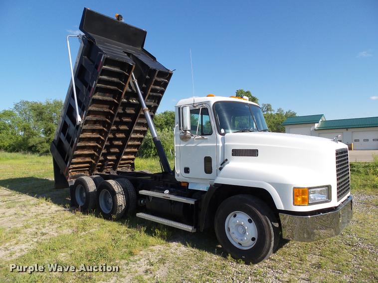 image for item L5598 1999 Mack CH612 dump truck