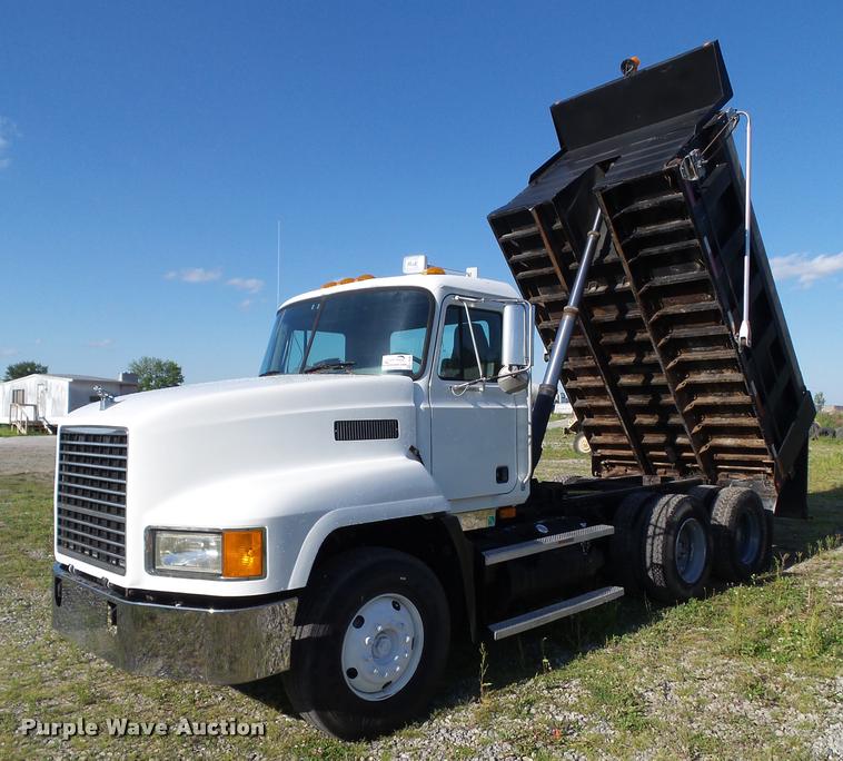 image for item L5598 1999 Mack CH612 dump truck