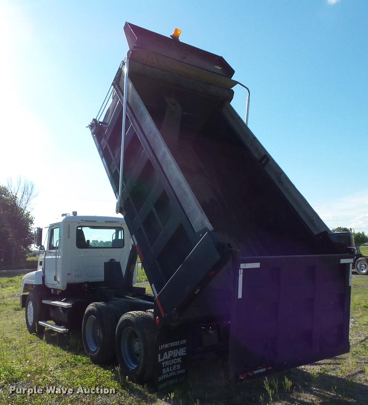 image for item L5598 1999 Mack CH612 dump truck