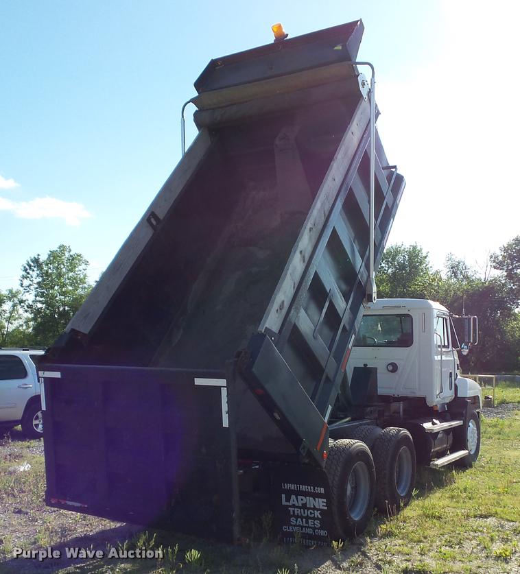 image for item L5598 1999 Mack CH612 dump truck