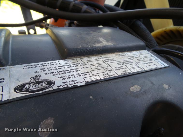 image for item L5598 1999 Mack CH612 dump truck