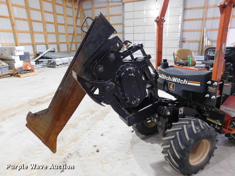 image for item DA1021 2011 Ditch Witch 420ST trencher