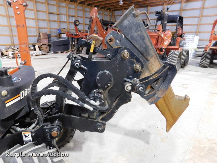 image for item DA1021 2011 Ditch Witch 420ST trencher