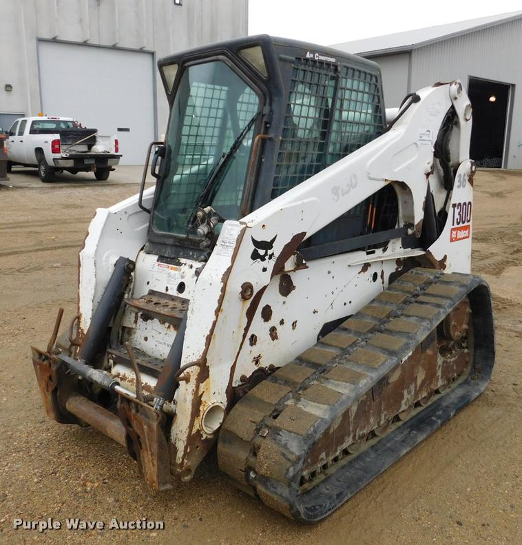 image for item DA1027 2008 Bobcat T300 skid steer