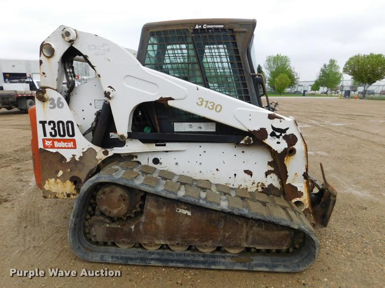 image for item DA1027 2008 Bobcat T300 skid steer