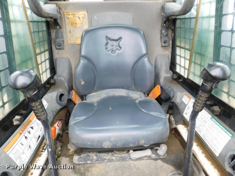 image for item DA1027 2008 Bobcat T300 skid steer