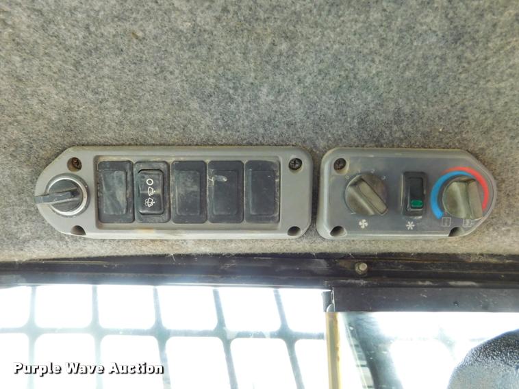 image for item DA1027 2008 Bobcat T300 skid steer