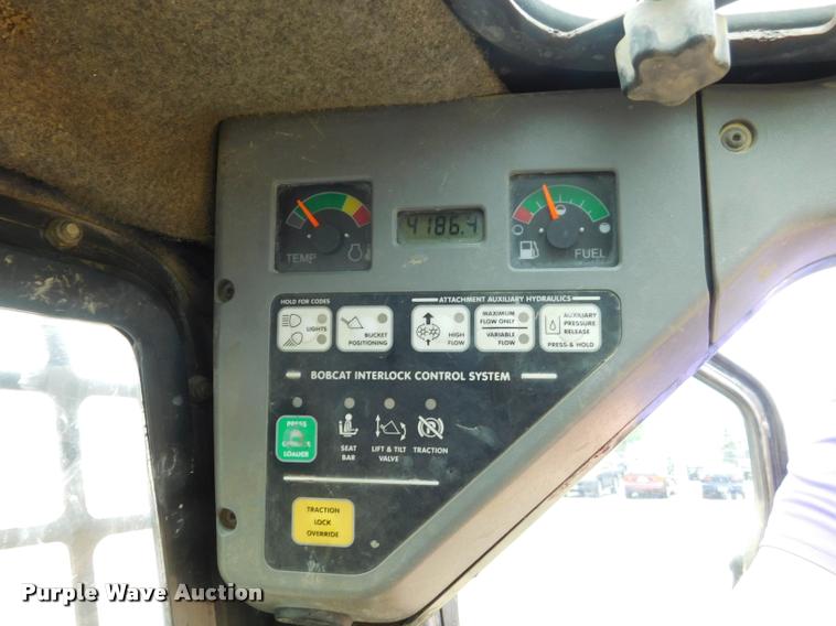 image for item DA1027 2008 Bobcat T300 skid steer