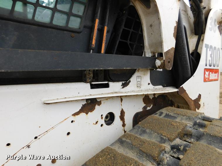 image for item DA1027 2008 Bobcat T300 skid steer